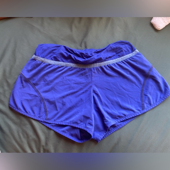 Sporty shorts - Picture 2 of 3